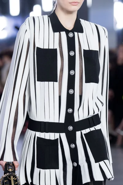 Look 35